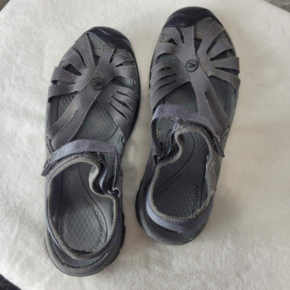 Keen sandals, size 9 - Picture 6 of 9